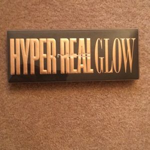 MAC Hyper Real Glow Flash + Awe Palette